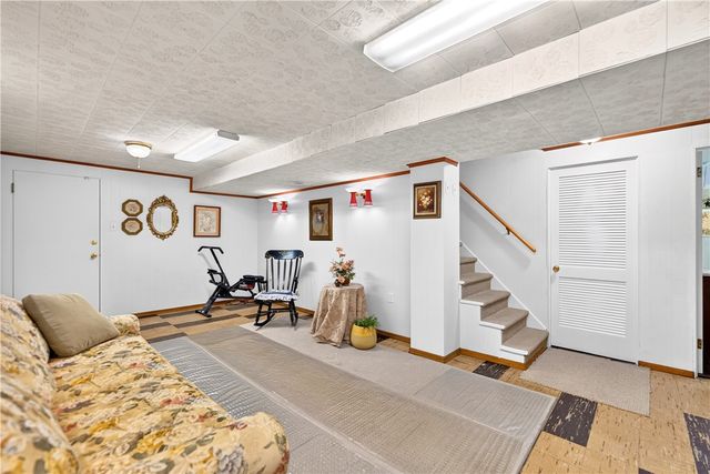 5032 Azalea Dr, Whitehall, PA 15236