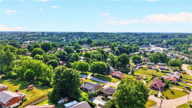 5032 Azalea Dr, Whitehall, PA 15236