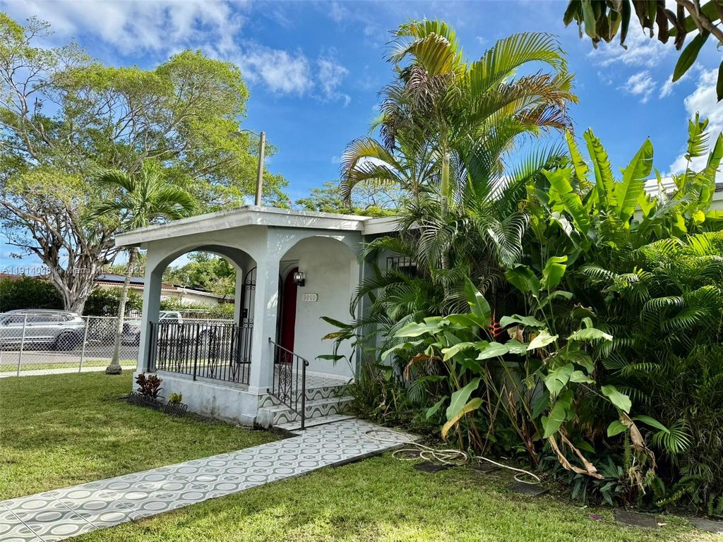 3000 NW 5th St, Miami, FL 33125