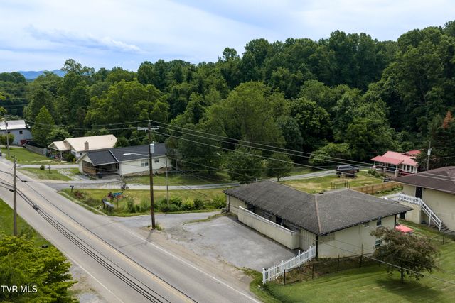 102 Osborne Private Drive, Johnson City, TN 37601