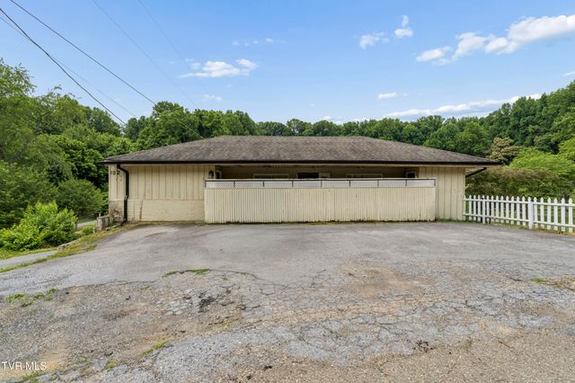 102 Osborne Private Drive, Johnson City, TN 37601