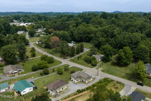 102 Osborne Private Drive, Johnson City, TN 37601