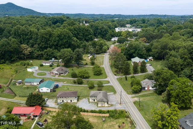 102 Osborne Private Drive, Johnson City, TN 37601