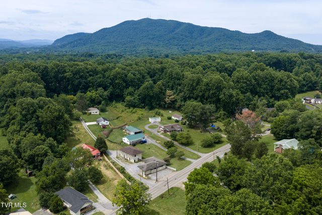 102 Osborne Private Drive, Johnson City, TN 37601