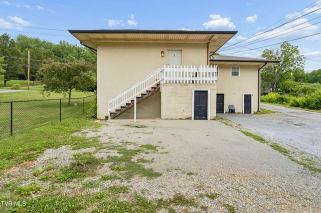 102 Osborne Private Drive, Johnson City, TN 37601