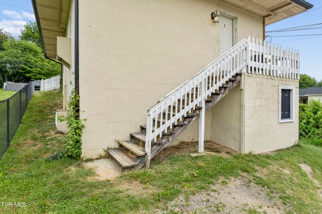 102 Osborne Private Drive, Johnson City, TN 37601