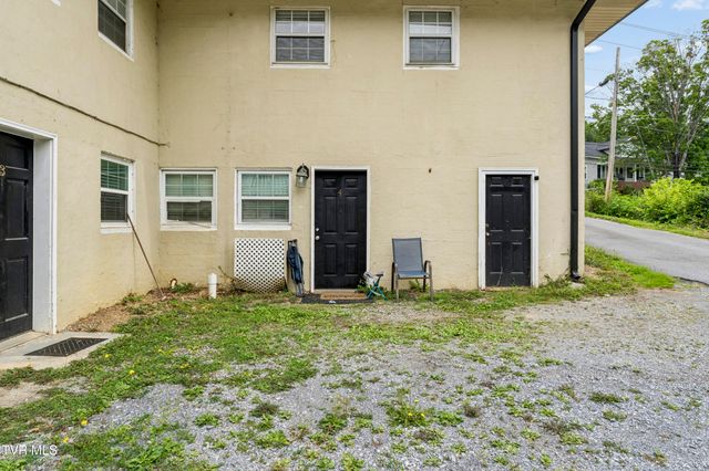 102 Osborne Private Drive, Johnson City, TN 37601