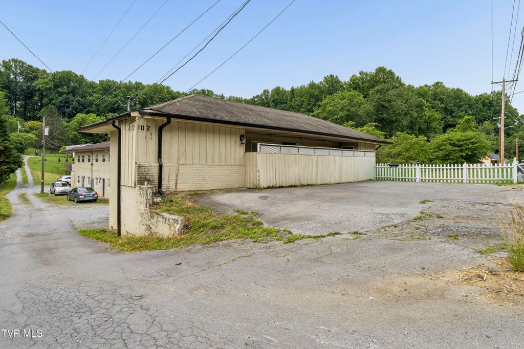 102 Osborne Private Drive, Johnson City, TN 37601