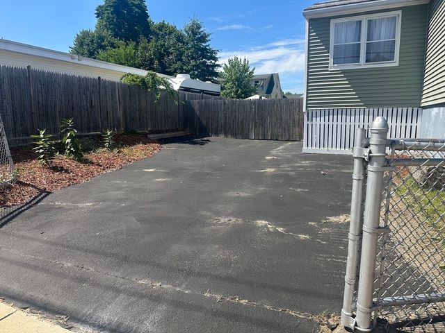 35 Nelson Ave 1, Lowell, MA 01852