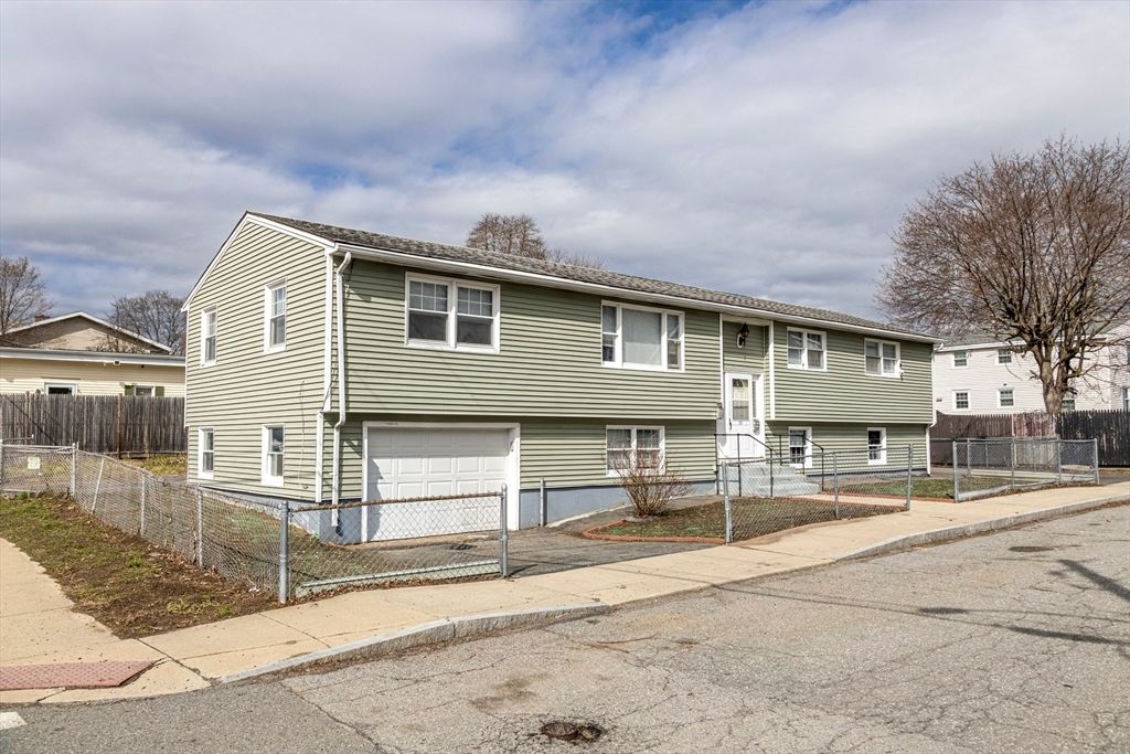 35 Nelson Ave 1, Lowell, MA 01852
