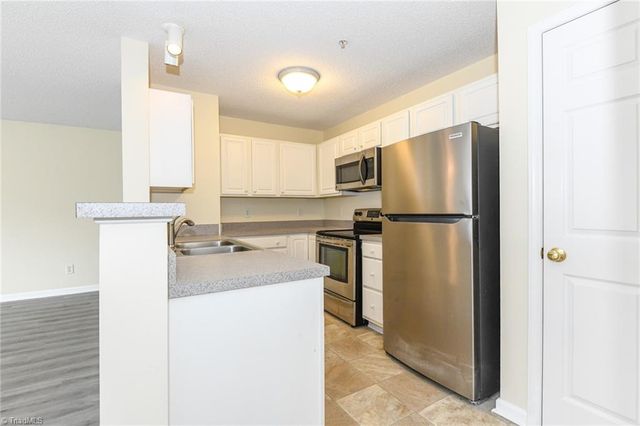 521 Scholastic Court, Winston-salem, NC 27106