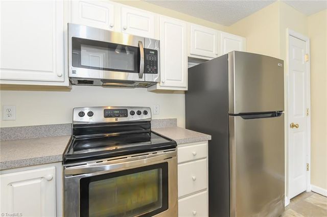 521 Scholastic Court, Winston-salem, NC 27106