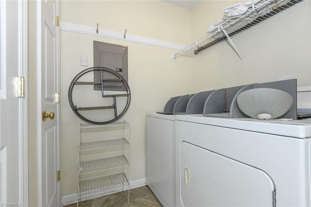 521 Scholastic Court, Winston-salem, NC 27106