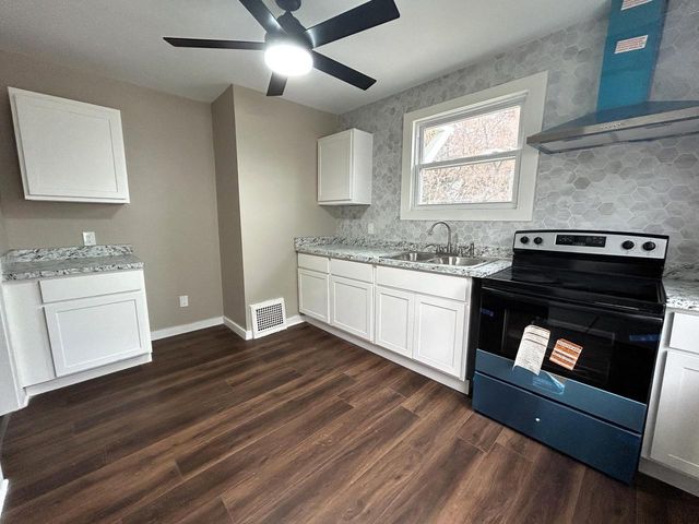 4462 N 27th STREET, Milwaukee, WI 53209