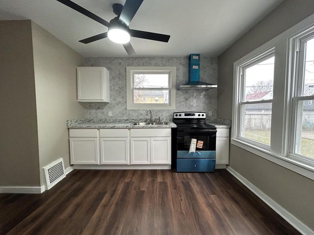 4462 N 27th STREET, Milwaukee, WI 53209