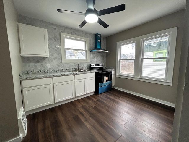 4462 N 27th STREET, Milwaukee, WI 53209