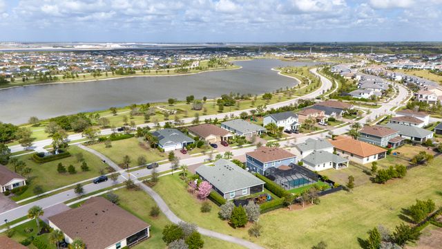 19387 Broad Shore Walk, Loxahatchee, FL 33470