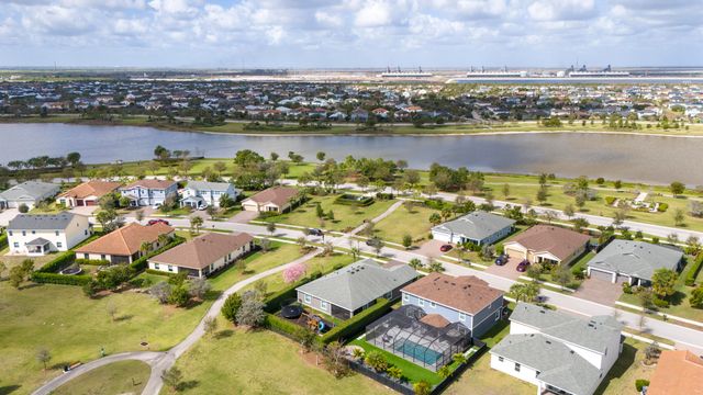19387 Broad Shore Walk, Loxahatchee, FL 33470