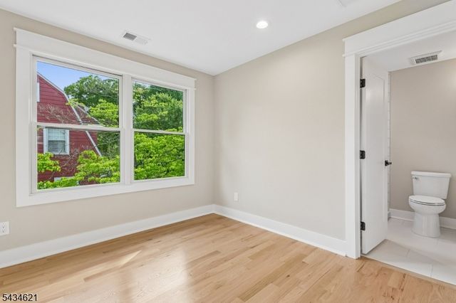 122 Stanmore Pl, Westfield Town, NJ 07090