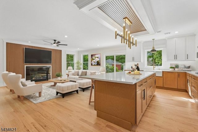 122 Stanmore Pl, Westfield Town, NJ 07090