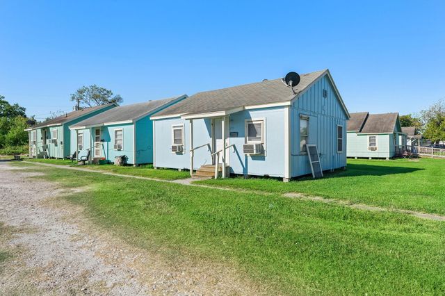 331 9th Street N, Texas City, TX 77590