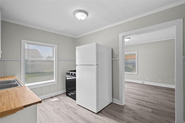 331 9th Street N, Texas City, TX 77590