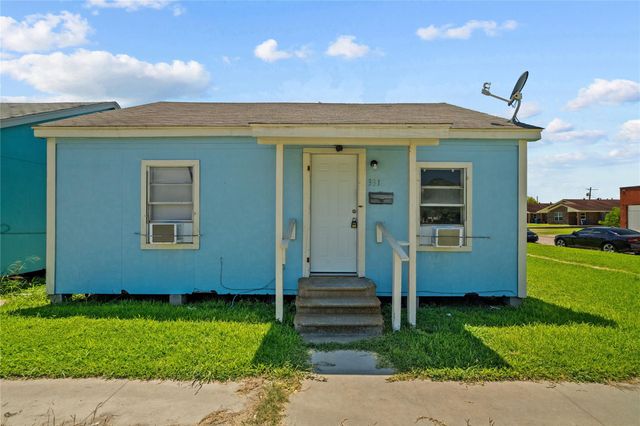 331 9th Street N, Texas City, TX 77590