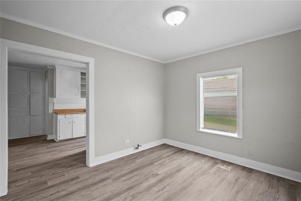 331 9th Street N, Texas City, TX 77590