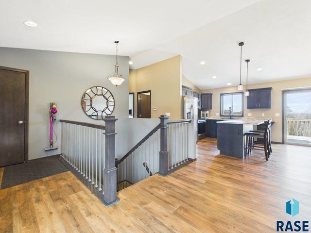 1724 E Tracy Ln Lane, Sioux Falls, SD 57103