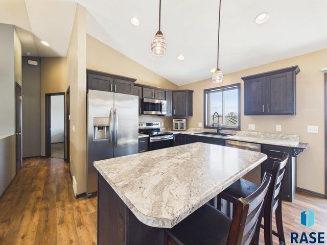 1724 E Tracy Ln Lane, Sioux Falls, SD 57103