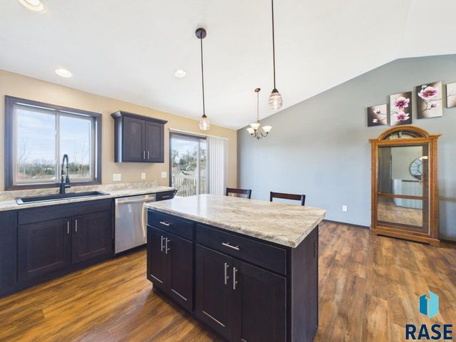 1724 E Tracy Ln Lane, Sioux Falls, SD 57103