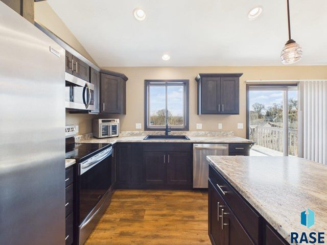 1724 E Tracy Ln Lane, Sioux Falls, SD 57103