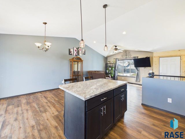 1724 E Tracy Ln Lane, Sioux Falls, SD 57103