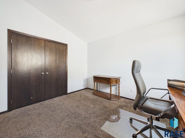 1724 E Tracy Ln Lane, Sioux Falls, SD 57103