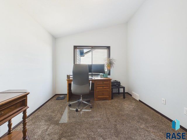 1724 E Tracy Ln Lane, Sioux Falls, SD 57103