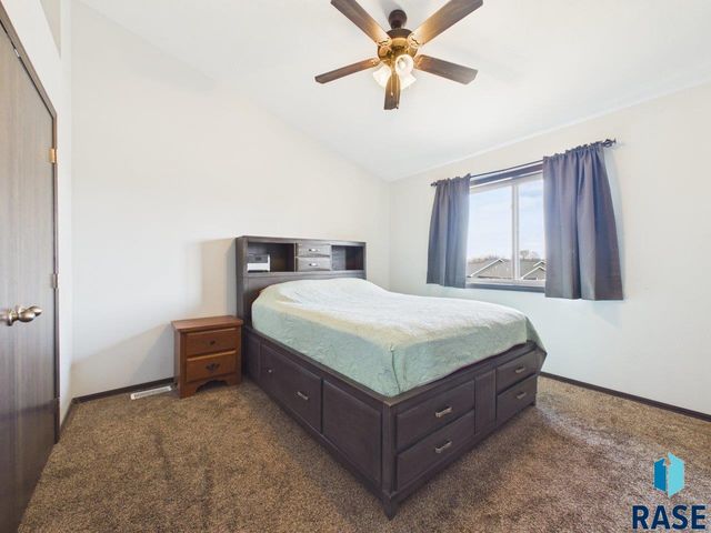 1724 E Tracy Ln Lane, Sioux Falls, SD 57103