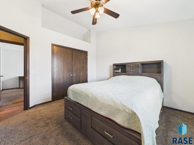 1724 E Tracy Ln Lane, Sioux Falls, SD 57103