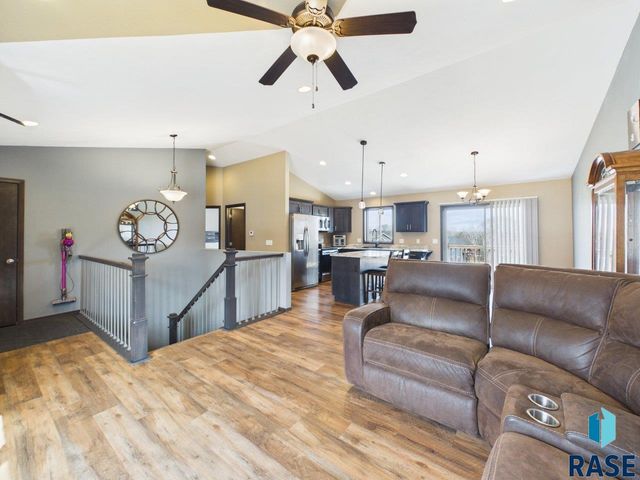 1724 E Tracy Ln Lane, Sioux Falls, SD 57103