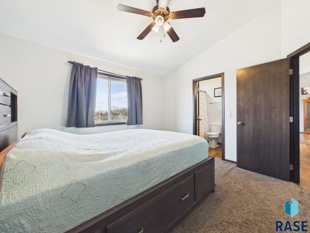 1724 E Tracy Ln Lane, Sioux Falls, SD 57103