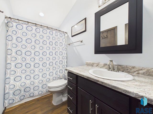 1724 E Tracy Ln Lane, Sioux Falls, SD 57103