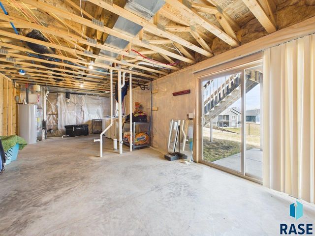 1724 E Tracy Ln Lane, Sioux Falls, SD 57103