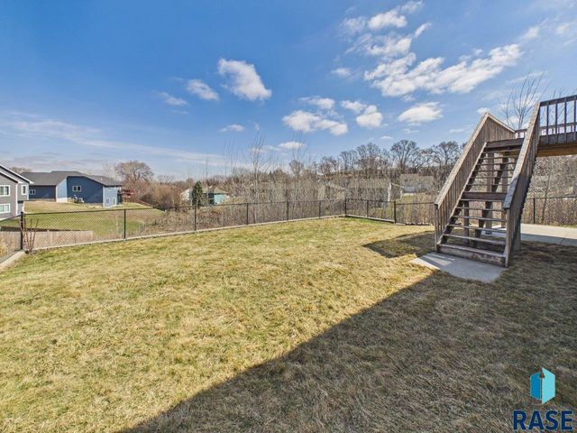 1724 E Tracy Ln Lane, Sioux Falls, SD 57103