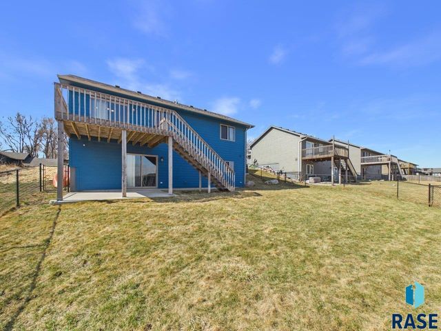 1724 E Tracy Ln Lane, Sioux Falls, SD 57103