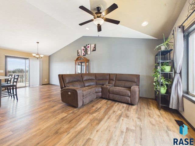 1724 E Tracy Ln Lane, Sioux Falls, SD 57103