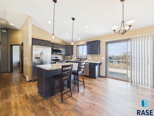 1724 E Tracy Ln Lane, Sioux Falls, SD 57103