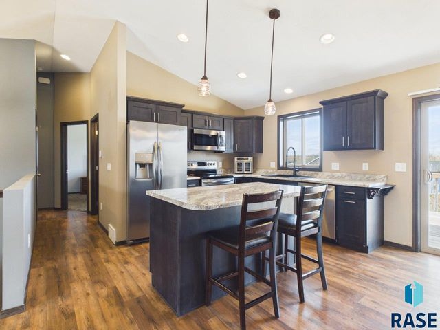 1724 E Tracy Ln Lane, Sioux Falls, SD 57103