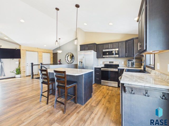 1724 E Tracy Ln Lane, Sioux Falls, SD 57103