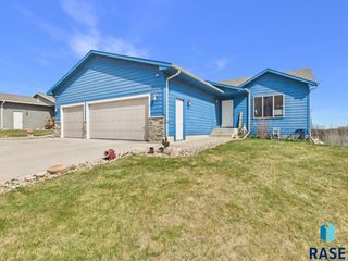 1724 E Tracy Ln Lane, Sioux Falls, SD 57103