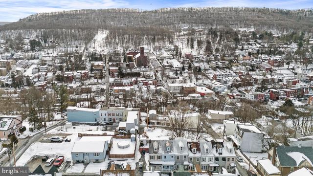 817 GRANT ST, Pottsville, PA 17901