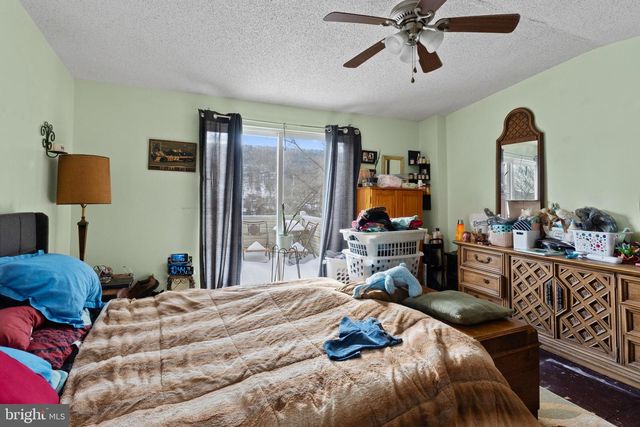 817 GRANT ST, Pottsville, PA 17901